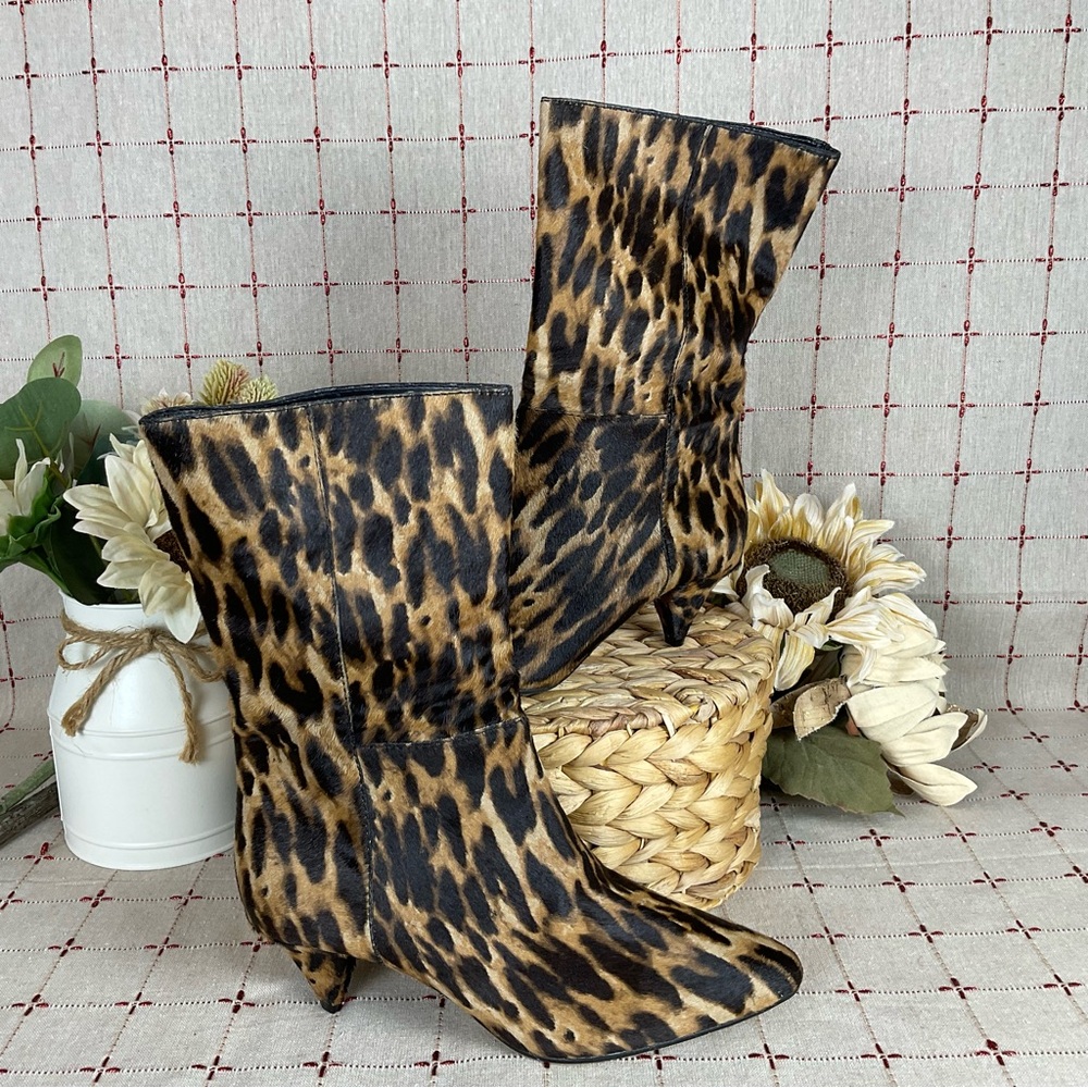 Vince Camuto Rastel3 Animal Print Dyed Cow Hair Bootie Mid Calf Boots Sz 7.5